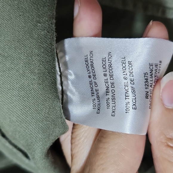 Ellen Tracy Military Green V Neck Top Sz XL - Picture 10 of 11